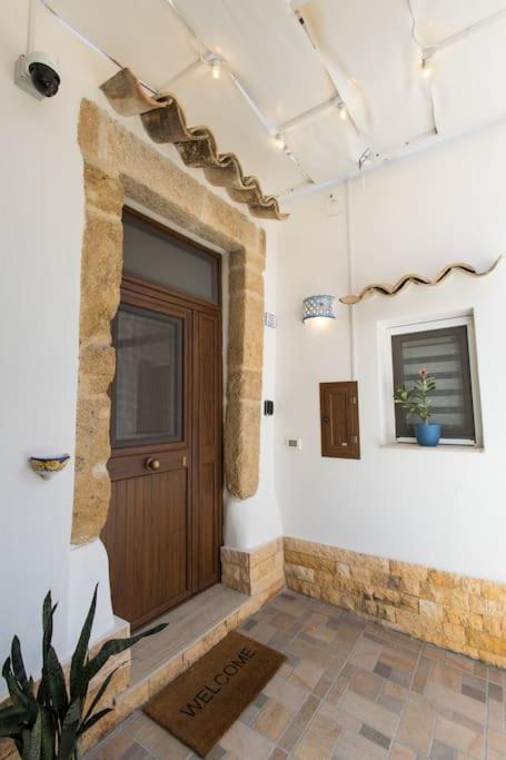 Centro Storico Sciacca - Casa Di Pisa Cortile Termine Villa Luaran gambar