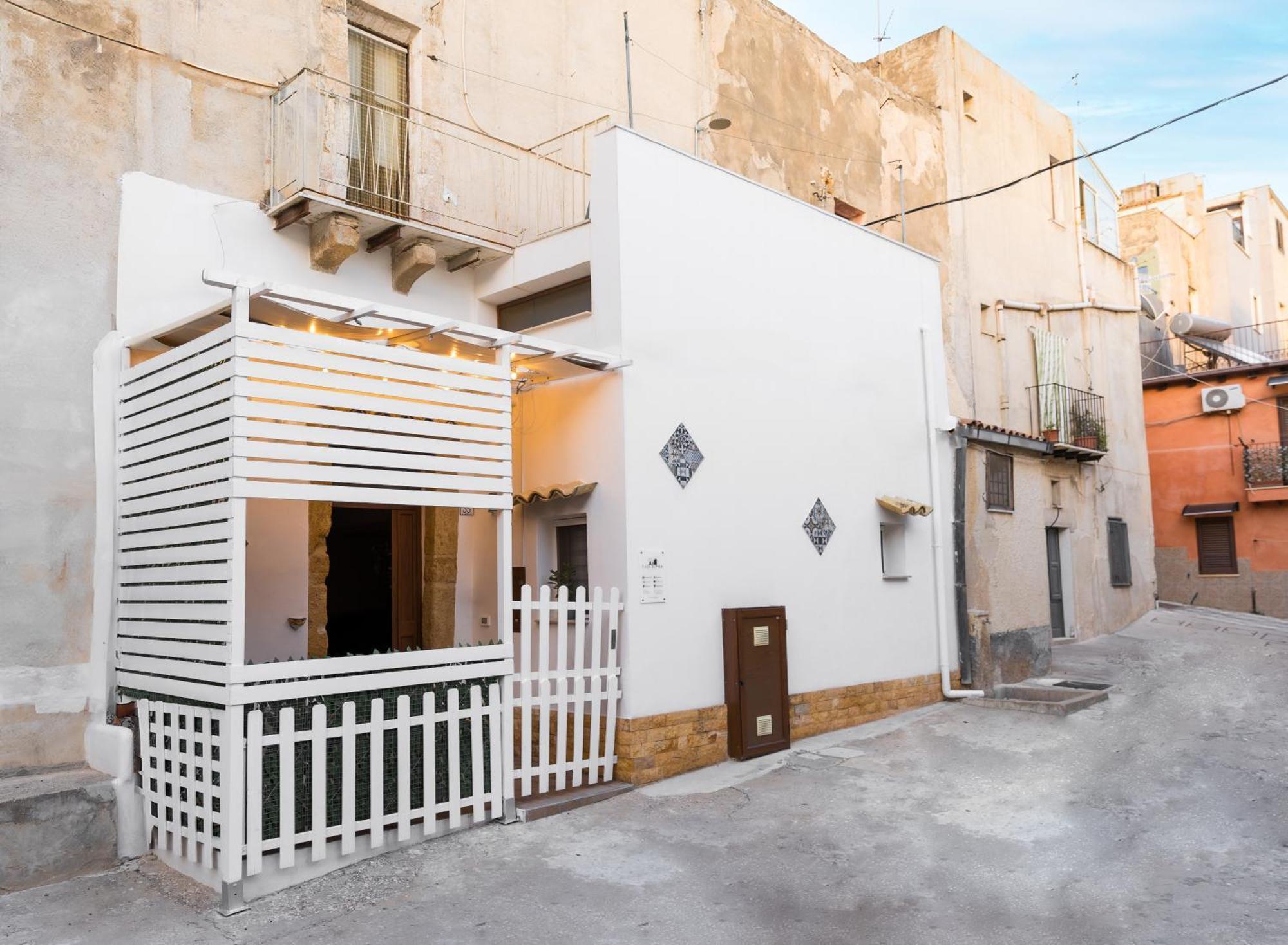 Centro Storico Sciacca - Casa Di Pisa Cortile Termine Villa Luaran gambar